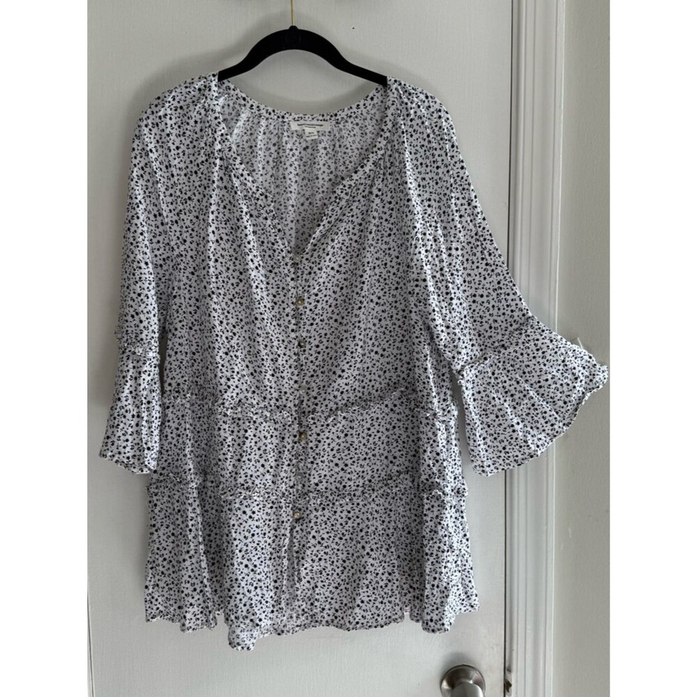 beachlunchlounge White Black Ditsy Floral Button Tunic Size M